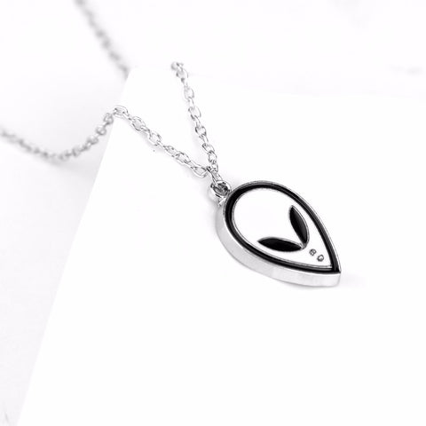Collier Alien Logo