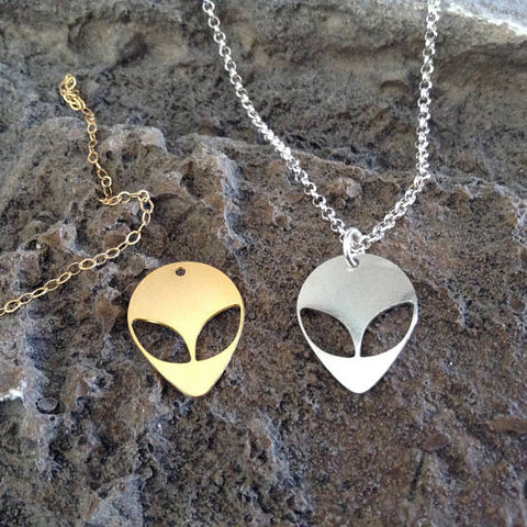 Collier Alien Logo