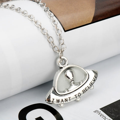 Collier Alien I Want To Believe UFO Argent