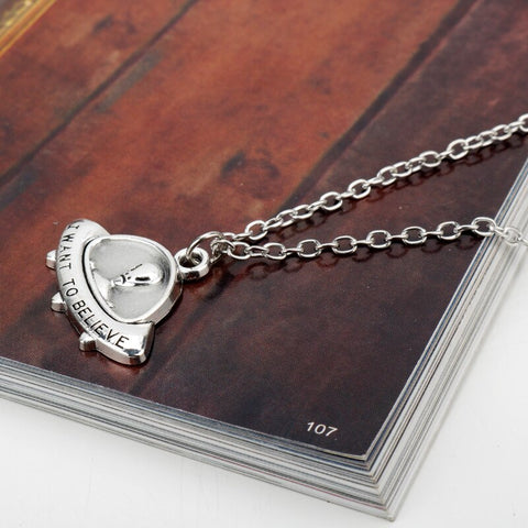 Collier Alien I Want To Believe UFO Argent