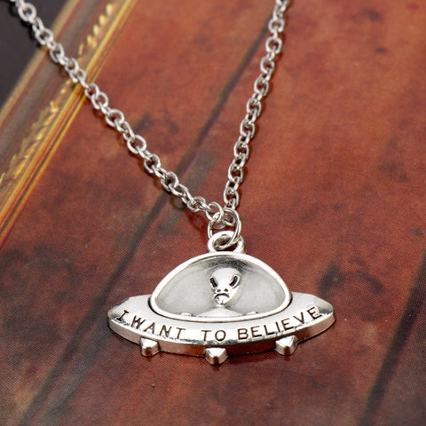 Collier Alien I Want To Believe UFO Argent